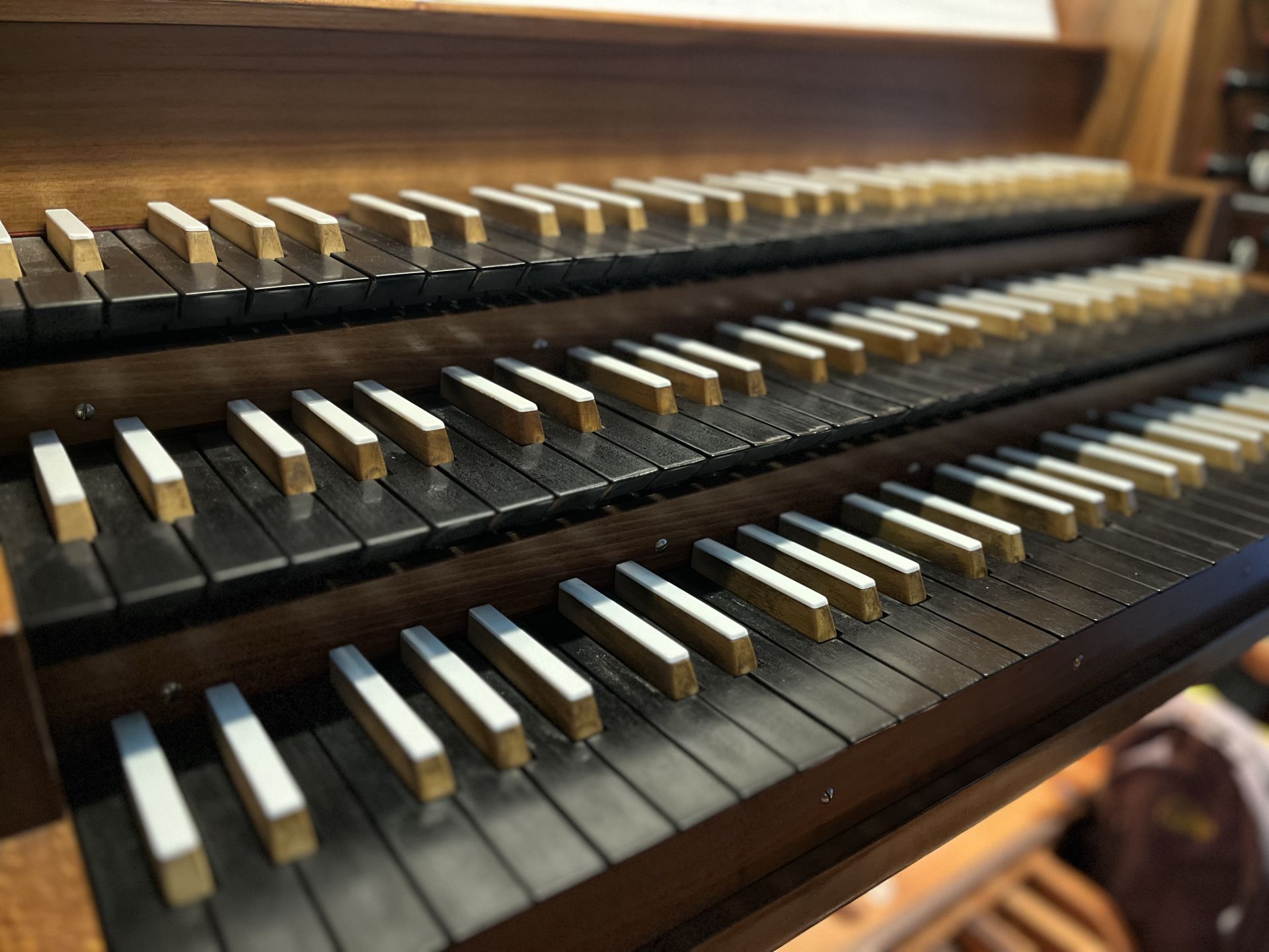 Czrno-biała klawiatura organowa